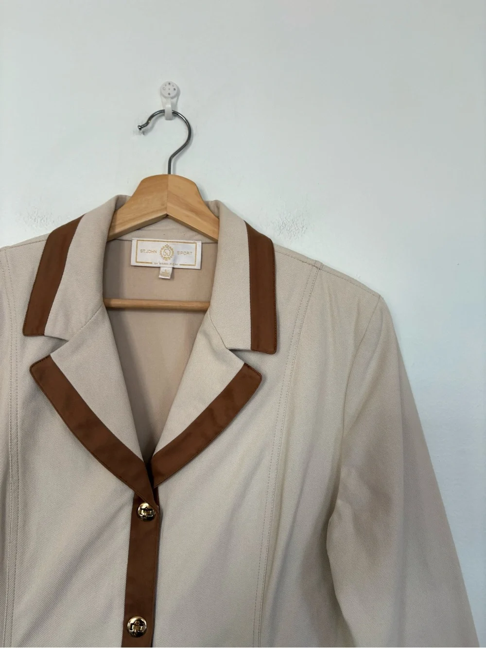 St. John || Turnlock Blazer Contrast Trim Beige‎ Cream Brown Large